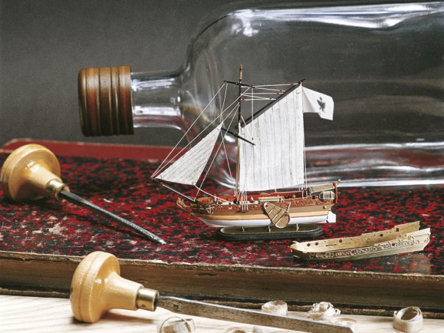 GOLDEN YACHT OLANDESE КОРАБЛЬ В БУТЫЛКЕ МАСШТАБ 1:300 GOLDEN YACHT OLANDESE КОРАБЛЬ В БУТЫЛКЕ МАСШТАБ 1:300