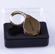 Миниатюрное увеличительное стекло в корпусе Миниатюрное увеличительное стекло в корпусе
